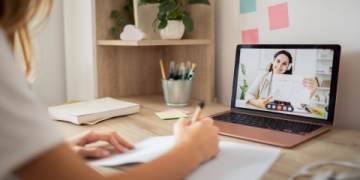 เรียนภาษาอังกฤษออนไลน์ตัวต่อตัวคุยได้คล่อง พูดได้มั่นใจง่ายกว่าที่คิด